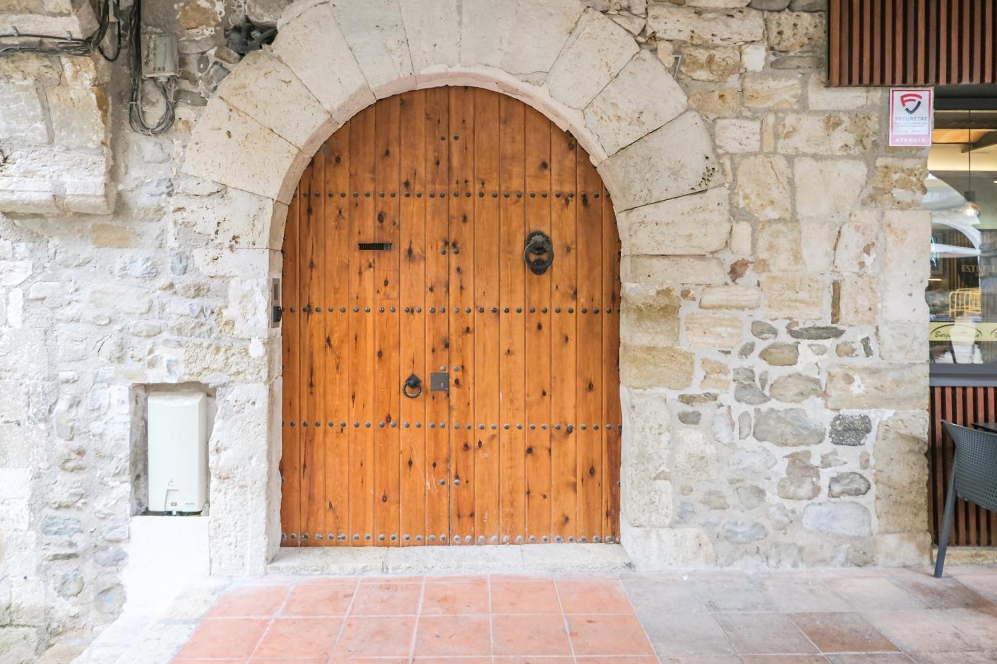 Can Cintet 1 Apartamento En La Plaza De Besalú Buitenkant foto
